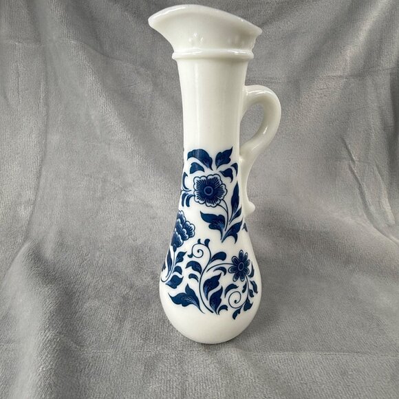 Vintage White Ceramic Container Bud Vase Blue Floral Design, Handle. Avon. - Picture 2 of 16